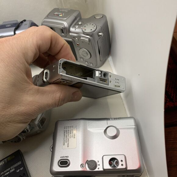 Assorted Compact Digital Camera Lot of 8 Kodak, Canon, Olympus, Casio For Parts - Picture 11 of 15